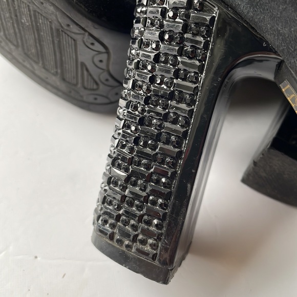 Suede Ankle Booties Made in Italy, Kiss Kiss. - Picture 10 of 14